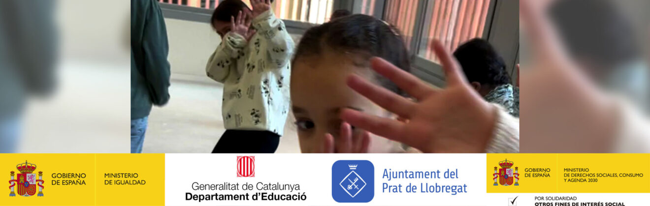 25N: La violencia de Género no solo hace daño por fuera, performance de la Escola Pepa  Colomer de Cataluña