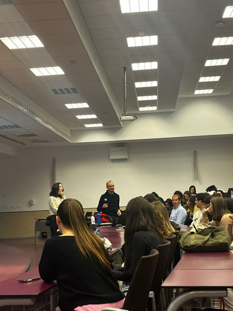 Chicos interviniendo